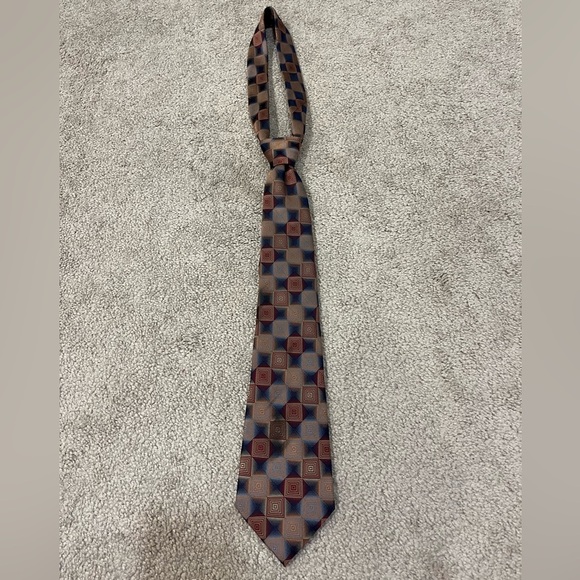 Crazy Horse Silk Patterned Tie - Picture 1 of 7